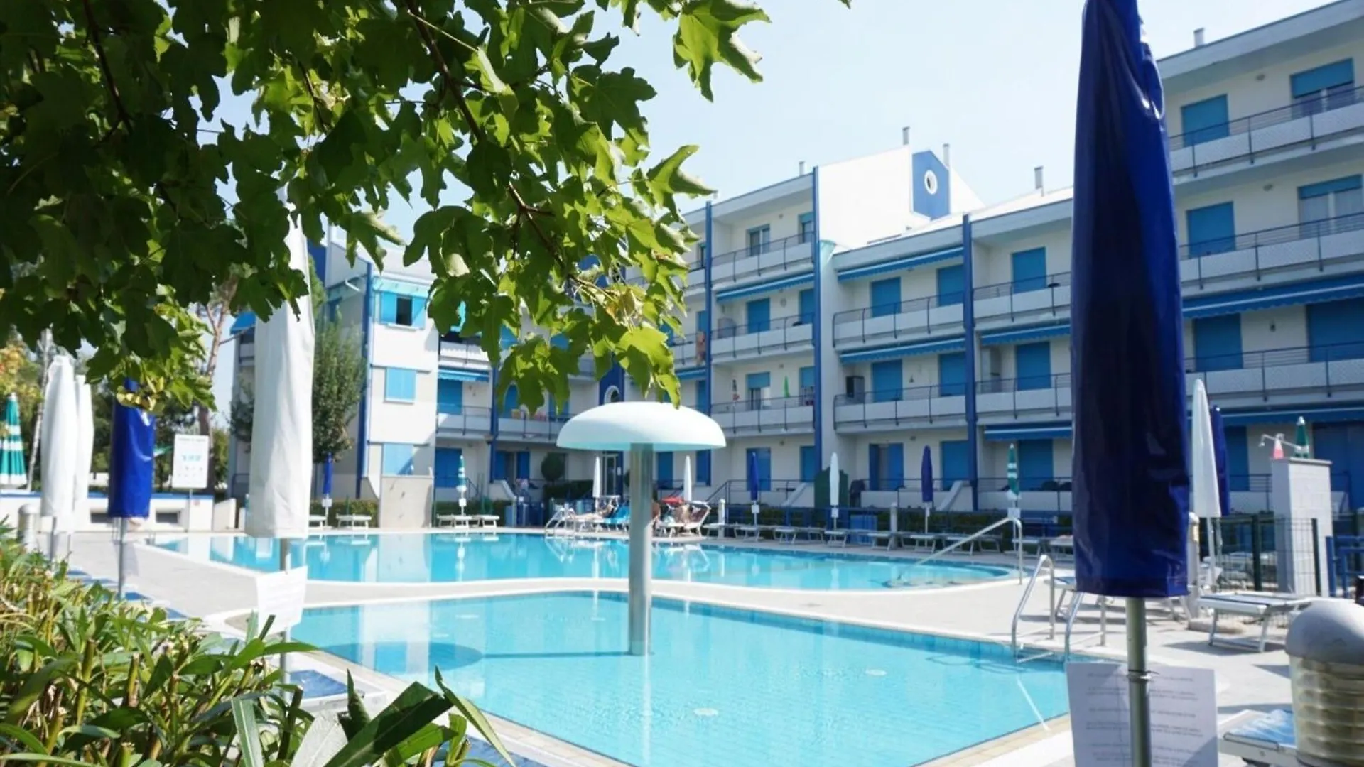 Comfortable Apartment In Residence With A Pool contacts